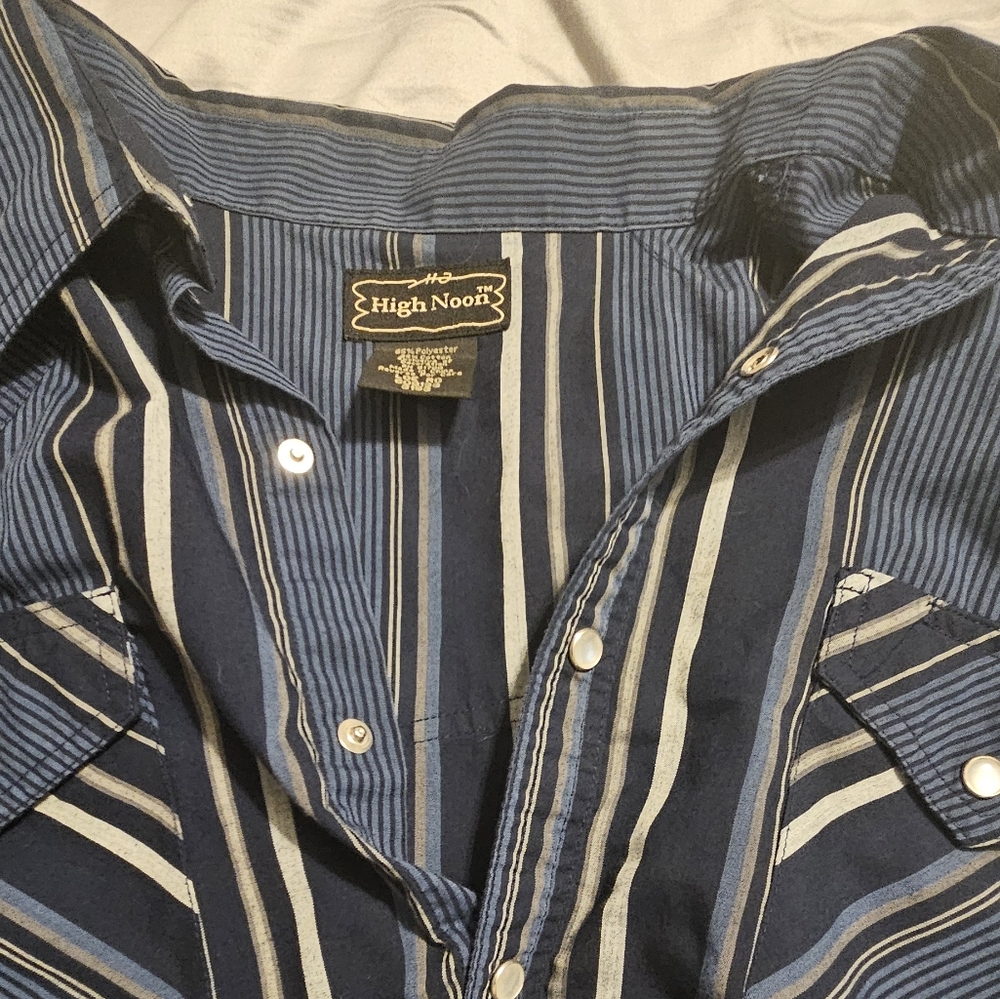 Long Sleeved Large High Noon blue pearl snap shirt